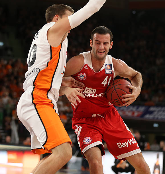 他在关键时 他在关键时